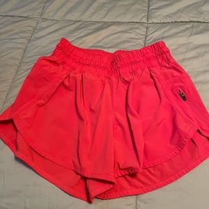 Lululemon tracker short, size 6. Worn a handful of times, no piling.